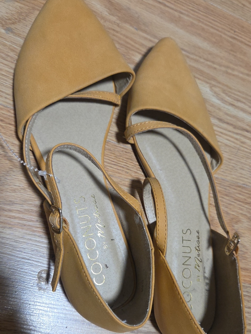 Womens Coconuts by Matisse Mustard Pointed Flats Size 9m